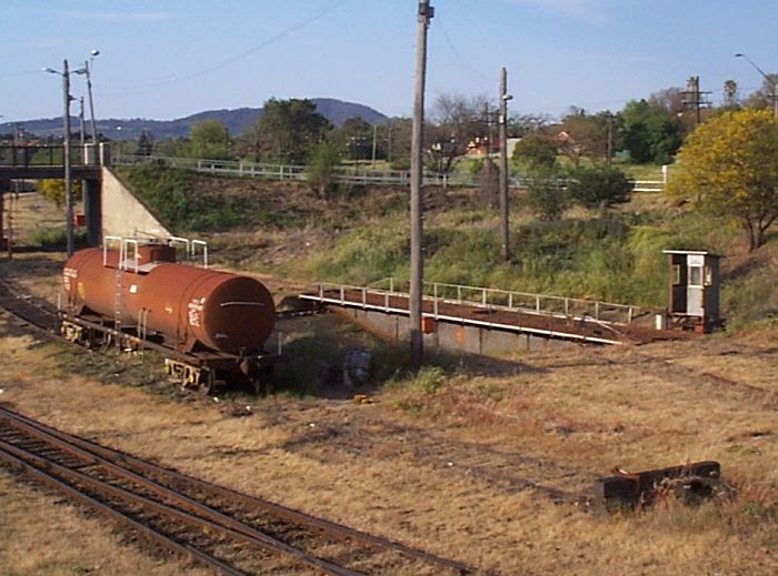 The still operational electric turntable behind the signal box at Albury.
This was used to turn 3801 and 3830 on the Southern Steam Spectacular Tour.
