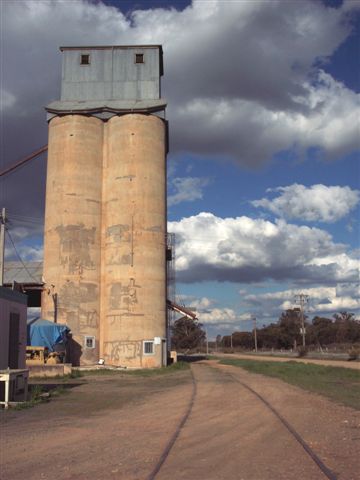 
The silo loop, looking back towards Barmedman.
