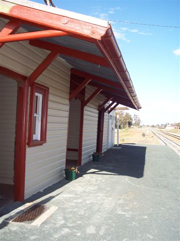 The view looking along the station towards Sydney.