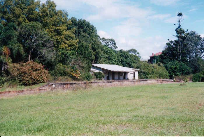 
Trains still pass along the branch although they no longer stop at the
station.
