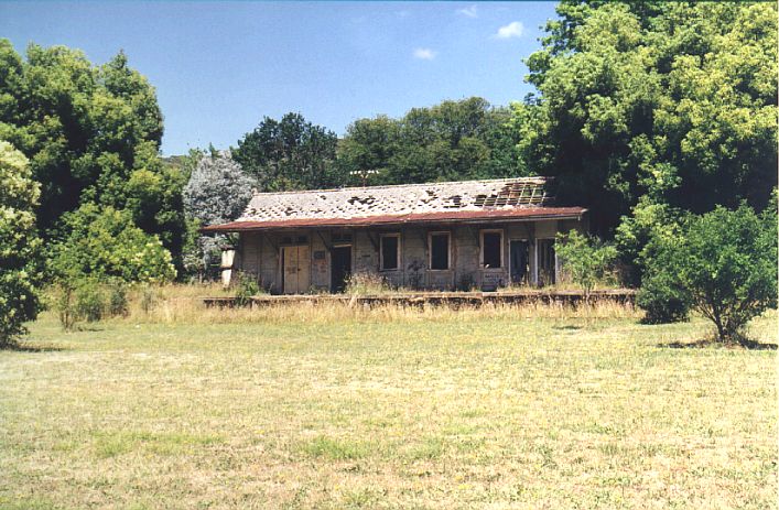 
The rather vandalised station building was still standing in January 1999.
It has since been demolished.
