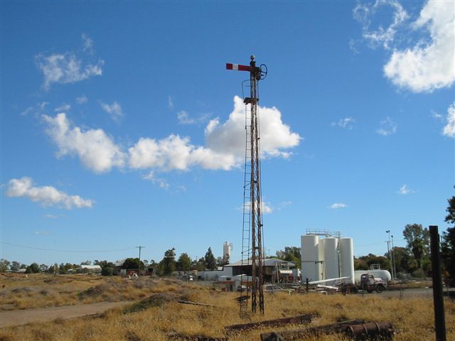 
The signal at the start of the Bourke Yard.
View looking towards the end of the line, about 400m metres west.
