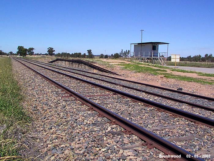 
The location still sports a siding and loading bank.  The building
is a weighbridge for the nearby grain silo.
