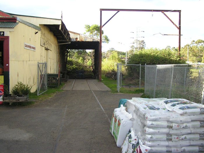 Wider northerly view of the old produce siding with rails intact. Also note the catenary for the old mainline extension still in existence on the right.