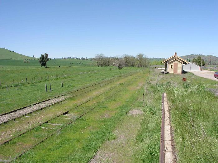 
The view looking down the line from the goods bank to the restored goods
shed.
