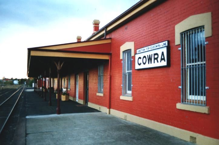 
The view looking along the freshly painted platform in the direction
of Young.
