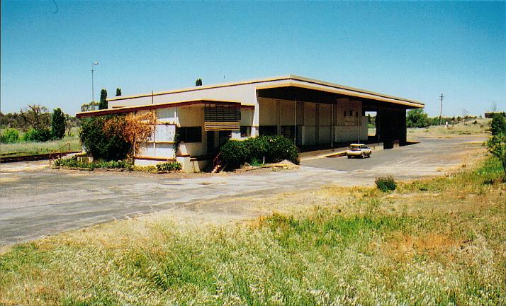 
The road-side view of the refrigerated goods shed.
