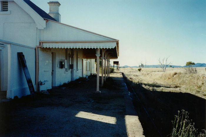 
The view looking down the line towards Wallangarra.  The water tank and pipe
are still present at the far end of the platform.
