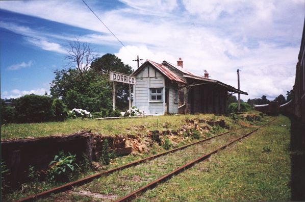 
Dorrigo station is still in reasonable condition, although the platform
facing is collapsing.
