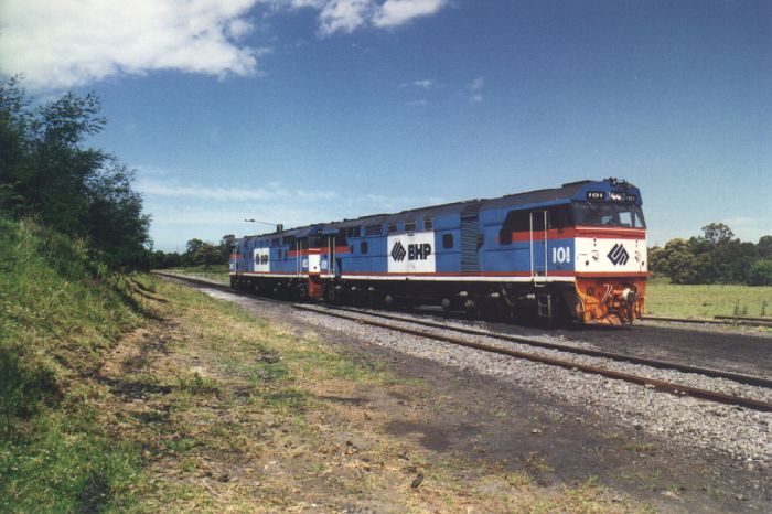 
Ex-FreightRail locomotives 101 and 102 approaching the colliery to pick
up some loaded coal wagons.
