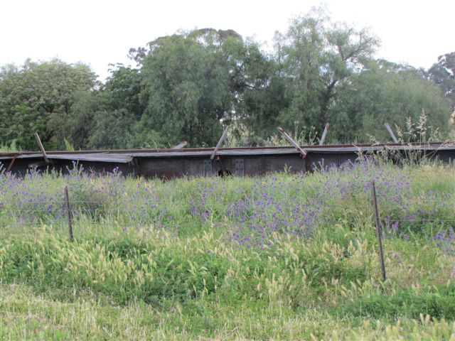 The turntable is still present in the yard.