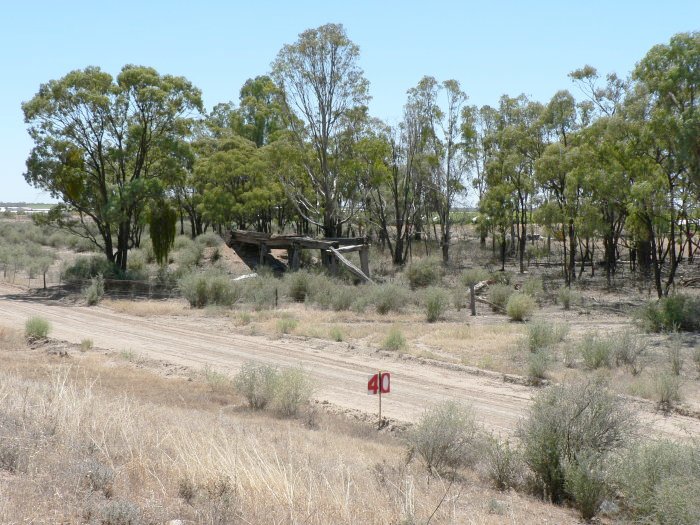 Euston_remains_of_bridge_in_vicinity.