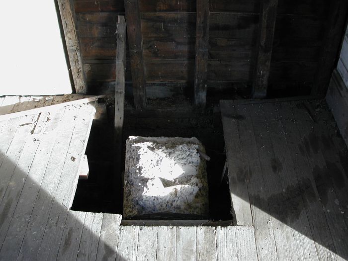 
Inside the station building is the remains of a concrete pillar, purpose
unknown.
