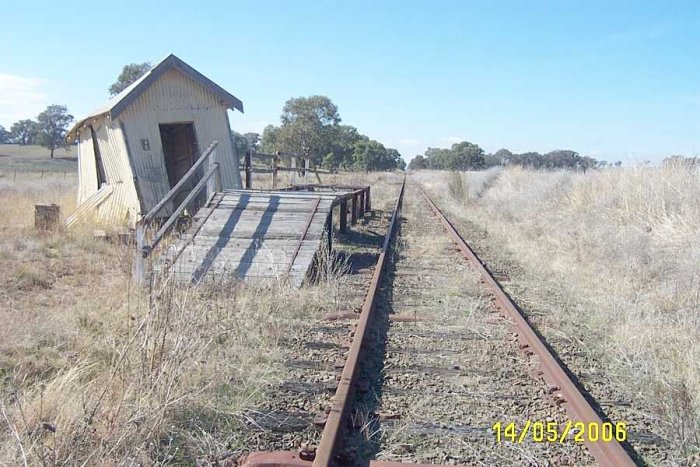 Another view of the platform, looking towards Lue.  The steel sleepers here are dated BHP 1990.