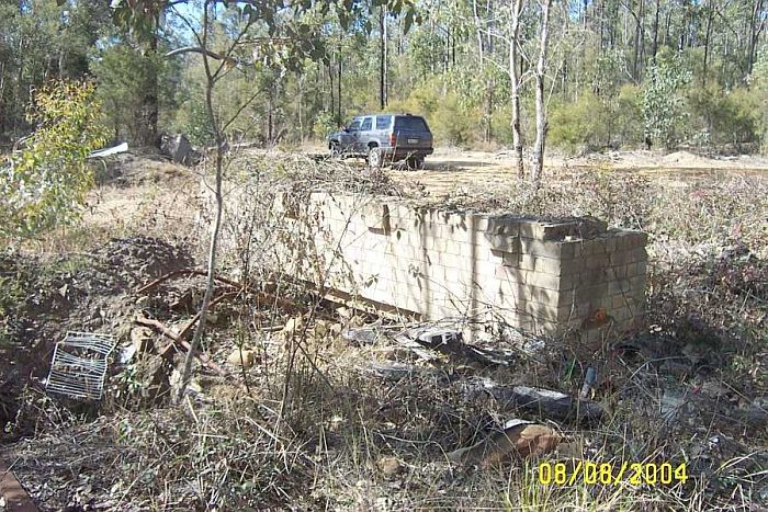 
All that remains of the signal box which controlled the junction is some
brick foundations and some sections of connecting roads.
