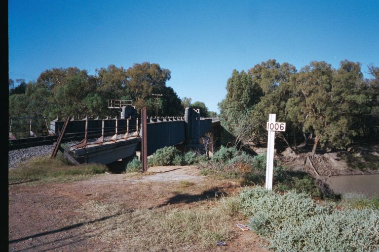 
The 1006km post, near the station.
