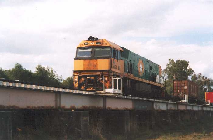 
The northern approaches to the Union Bridge Albury with a standard gauge
freight heading south.
