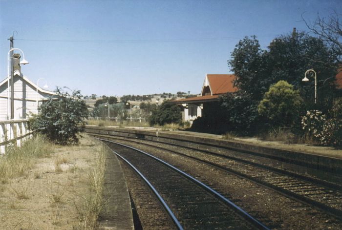 
Originally Harden carried the name Murrumburrah when it opened in 1877, but when
the name was changed in 1879 the new Murrumburrah was opened and changed to
its current location in 1900.  It was closed on February 8th, 1976.
