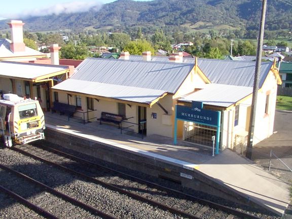 The view looking down on the Sydney end of the platform.