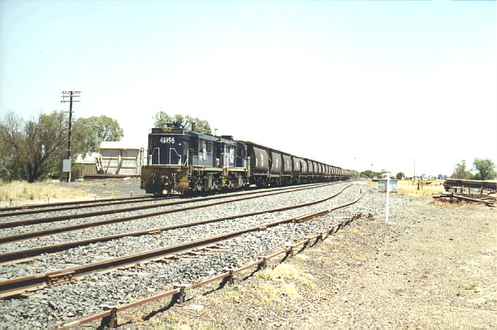 
48156 and 4887 head a wheat train stopped for staff exchange duties at
the safeworking hut.  In the foreground is the line from Warren.
