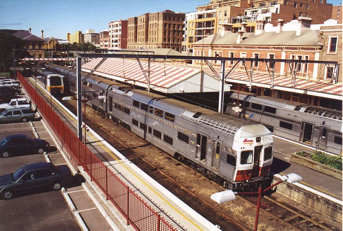 
Saturday afternoon sees 2 V-sets and an Endeavour set idling at Newcastle
station.
