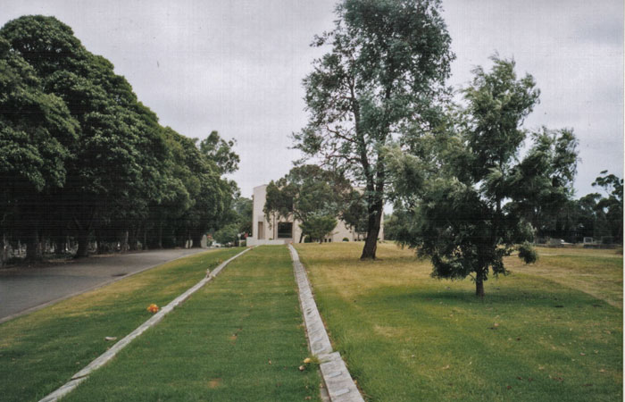 
The line where it approaches the station, looking back up towards the
No 1 Station.
