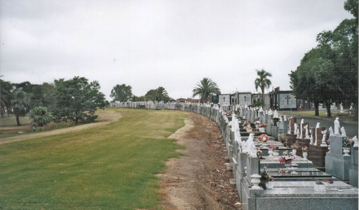 
The curved platform was located where the graves now are.  This is the
view looking down from the up end of the former platform.
