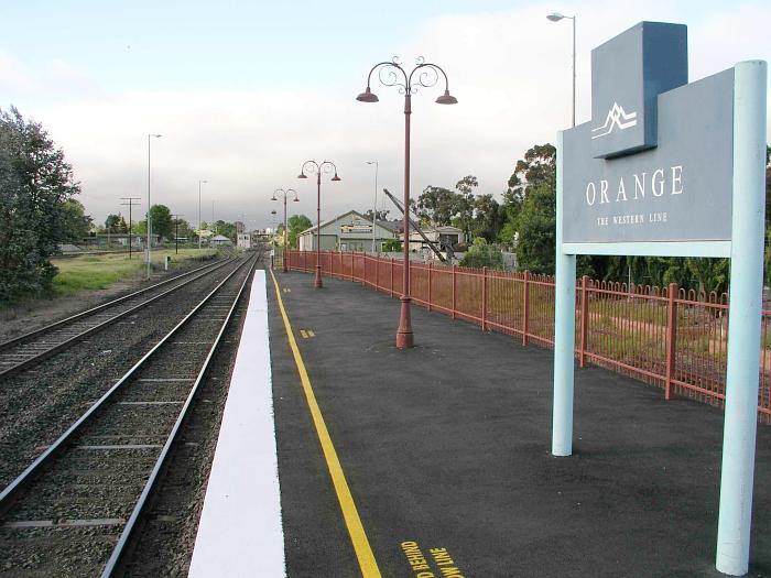 
The view looking towards the end of the platform in the Sydney direction.
