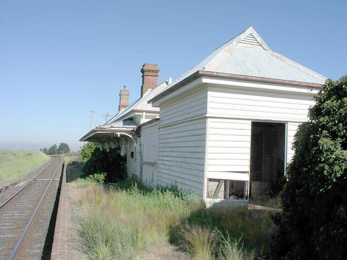 
The view looking down along the platform towards Bathurst.
