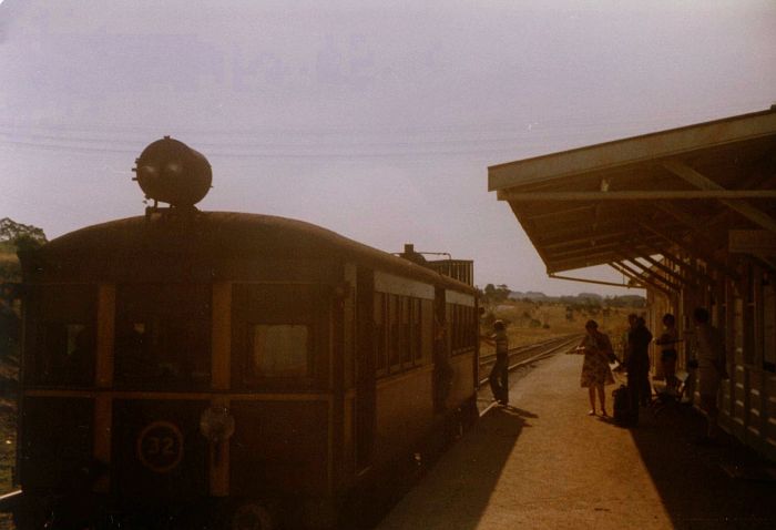 
CPH32 has paused at Robertson to pick up passengers before resuming its
journey to Moss Vale.
