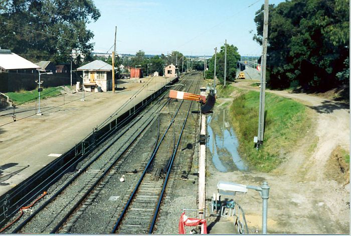 
A view taken from the overhead footbridge looking towards Clyde showing the
skewed platform arrangement, platform mounted signal box - the removed horse
unloading platform was located approximately in the distance on the right at
the top of the signal post.
