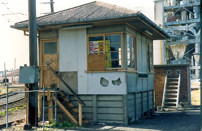 
Sandown signal box, looking towards the end of the line, one part of which
curves away to the left behind the signal box towards the Parramatta River.
The other siding runs into the Shell Refinery. The Boral Plasterboard factory
is in the background on the right.
