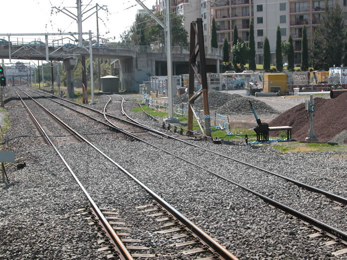 The up permanent way siding and frame just north of platform 1.