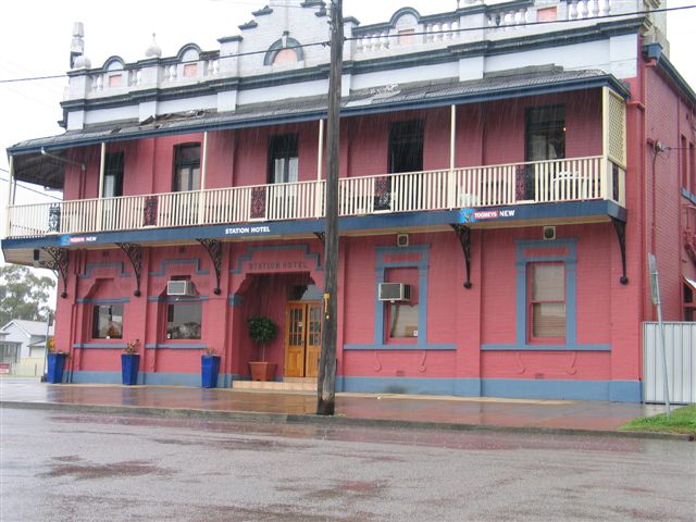 
The Station Hotel still stands opposite the location of the one-time
passenger platform.
