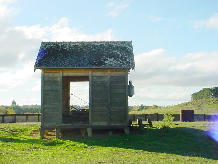 
The rear view of the small shelter on the platform.  The goods platform is
visible opposite.
