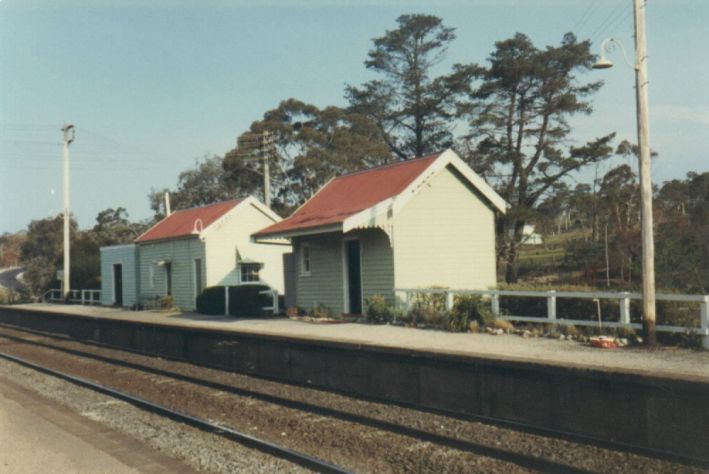 
A sleepy Sunday afternoon photo of Tallong station.
