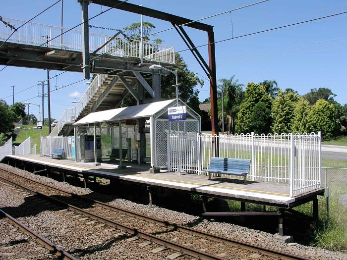 
The view looking across at the short 1-car up platform.
