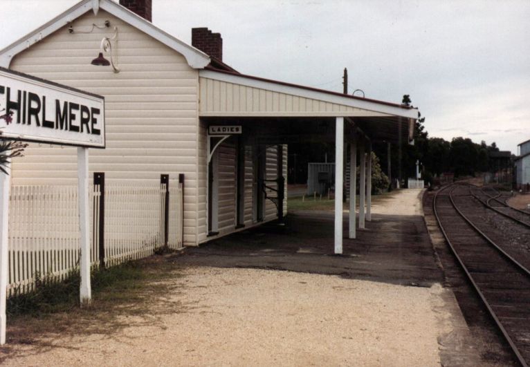 
The view along Thirlmere's platform, looking south towards Mittagong.
The RTM premises are out of shot on the right.
