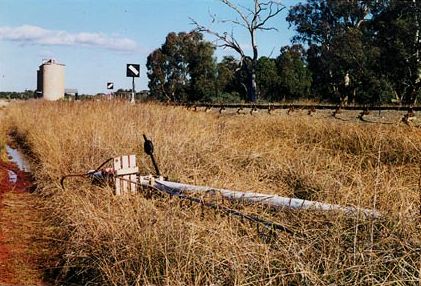 
The remains of the up home signal, since removed.  Train Order Working
now controls movements on this branch.
