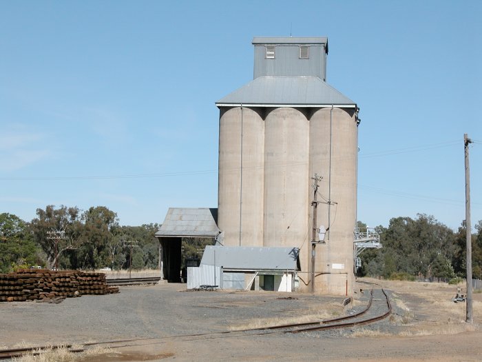 The view looking south along the silo siding.