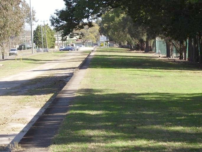 The view looking along the platform in the direction of Sydney.