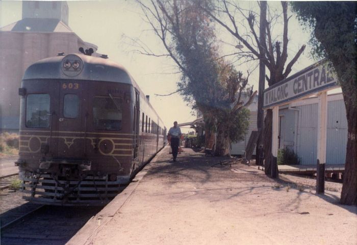 
Diesel railcar 603 has paused at Wyalong Central.
