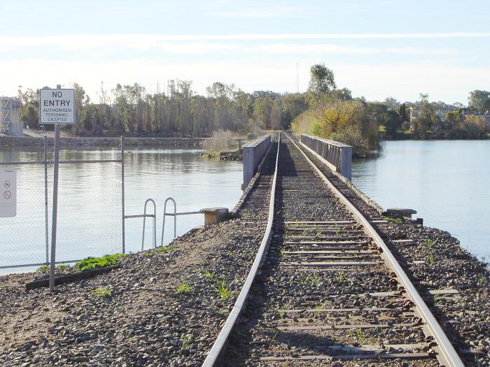 The border crossing is a narrow causeway over the murray RIver.